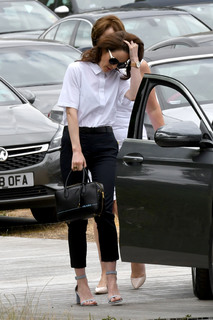 Michelle Dockery feet photo thumbnail