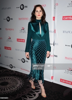 Michelle Dockery feet photo thumbnail