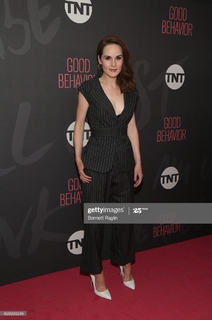 Michelle Dockery feet photo thumbnail