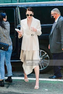Michelle Dockery feet photo thumbnail