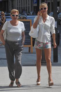 Michelle Hunziker feet photo thumbnail