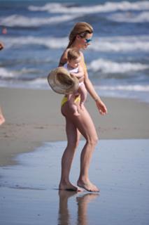 Michelle Hunziker feet photo thumbnail