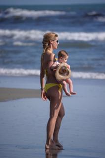 Michelle Hunziker feet photo thumbnail