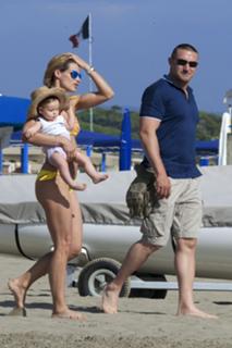 Michelle Hunziker feet photo thumbnail