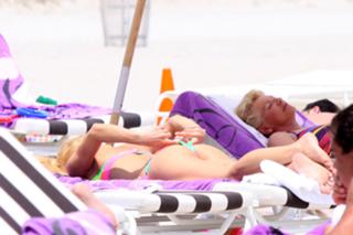 Michelle Hunziker feet photo thumbnail