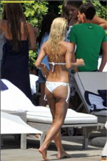 Michelle Hunziker feet photo thumbnail