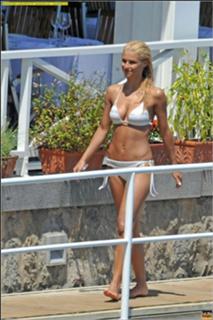 Michelle Hunziker feet photo thumbnail