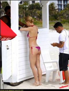 Michelle Hunziker feet photo thumbnail