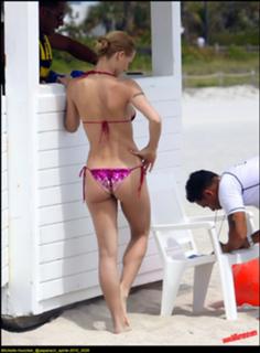 Michelle Hunziker feet photo thumbnail