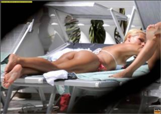 Michelle Hunziker feet photo thumbnail