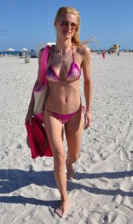 Michelle Hunziker feet photo thumbnail
