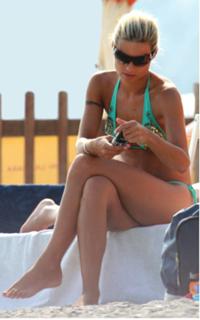 Michelle Hunziker feet photo thumbnail