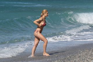 Michelle Hunziker feet photo thumbnail