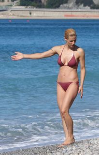 Michelle Hunziker feet photo thumbnail