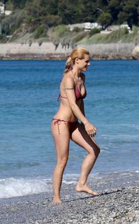 Michelle Hunziker feet photo thumbnail