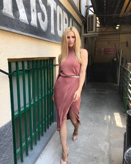 Michelle Hunziker feet photo thumbnail
