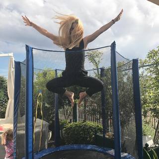 Michelle Hunziker feet photo thumbnail