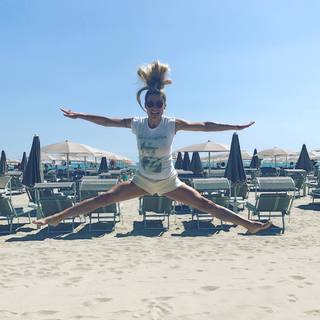 Michelle Hunziker feet photo thumbnail