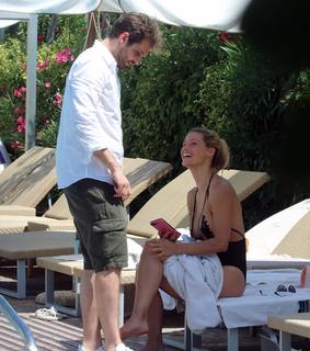 Michelle Hunziker feet photo thumbnail