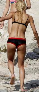 Michelle Hunziker feet photo thumbnail