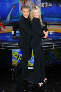 Michelle Hunziker feet photo thumbnail