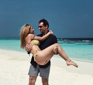 Michelle Hunziker feet photo thumbnail