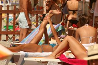 Michelle Hunziker feet photo thumbnail