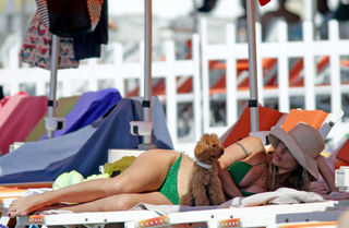 Michelle Hunziker feet photo thumbnail