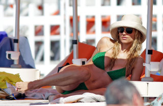 Michelle Hunziker feet photo thumbnail