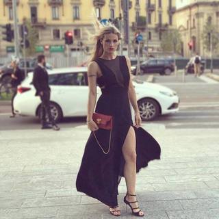 Michelle Hunziker feet photo thumbnail