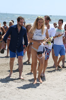 Michelle Hunziker feet photo thumbnail