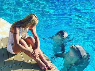 Michelle Hunziker feet photo thumbnail