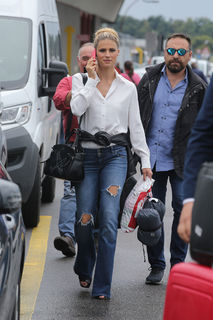 Michelle Hunziker feet photo thumbnail