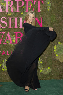 Michelle Hunziker feet photo thumbnail