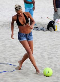 Michelle Hunziker feet photo thumbnail