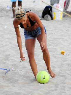 Michelle Hunziker feet photo thumbnail