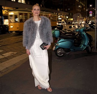 Michelle Hunziker feet photo thumbnail