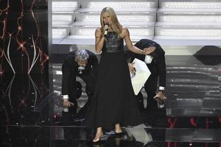 Michelle Hunziker feet photo thumbnail