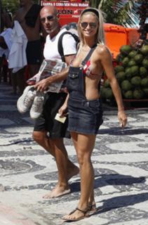Michelle Hunziker feet photo thumbnail