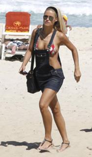 Michelle Hunziker feet photo thumbnail