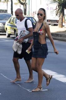Michelle Hunziker feet photo thumbnail