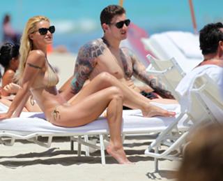 Michelle Hunziker feet photo thumbnail