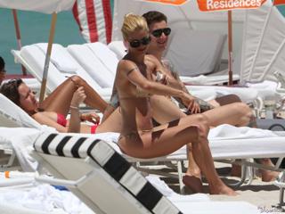Michelle Hunziker feet photo thumbnail