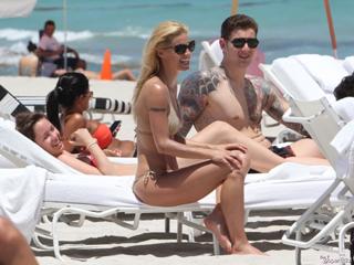 Michelle Hunziker feet photo thumbnail