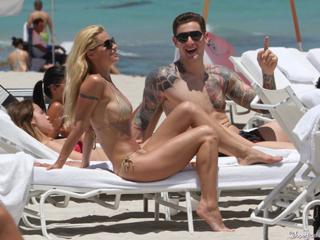 Michelle Hunziker feet photo thumbnail