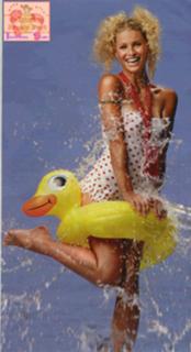 Michelle Hunziker feet photo thumbnail