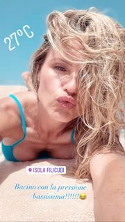 Michelle Hunziker feet photo 2