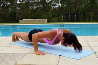 Michelle Jenneke feet photo thumbnail