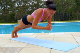 Michelle Jenneke feet photo thumbnail