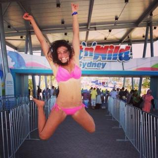 Michelle Jenneke feet photo thumbnail